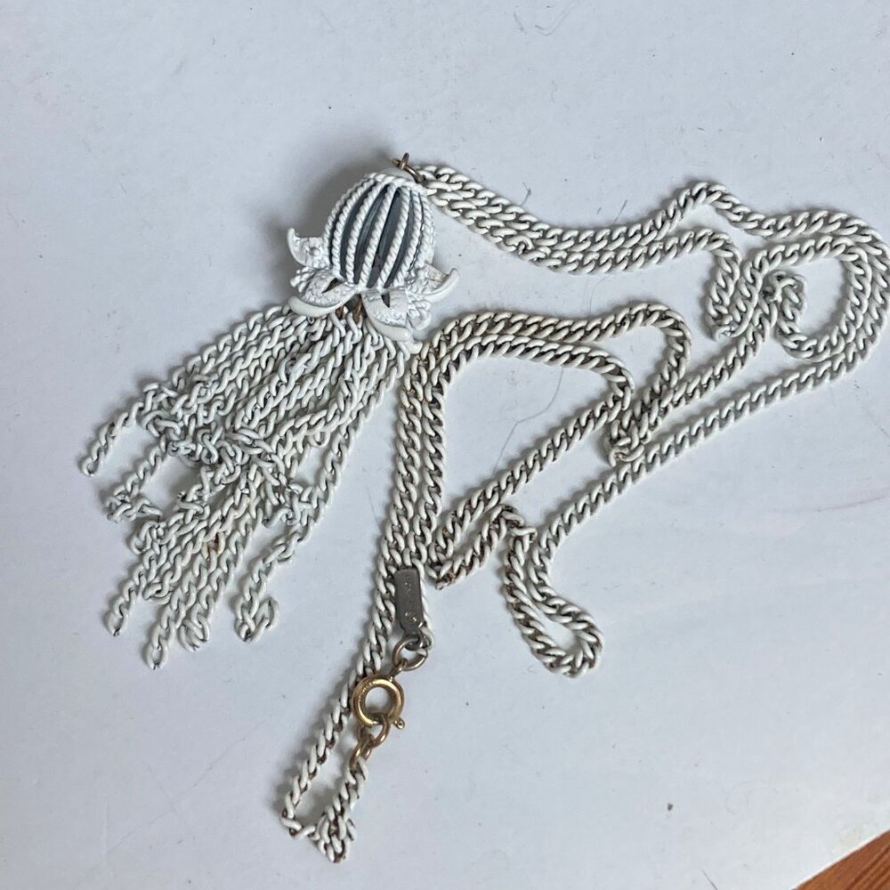 Vintage 70s Monet White Tassel Pendant Necklace Bird Cage Look Feminine 25 inch - Picture 6 of 8